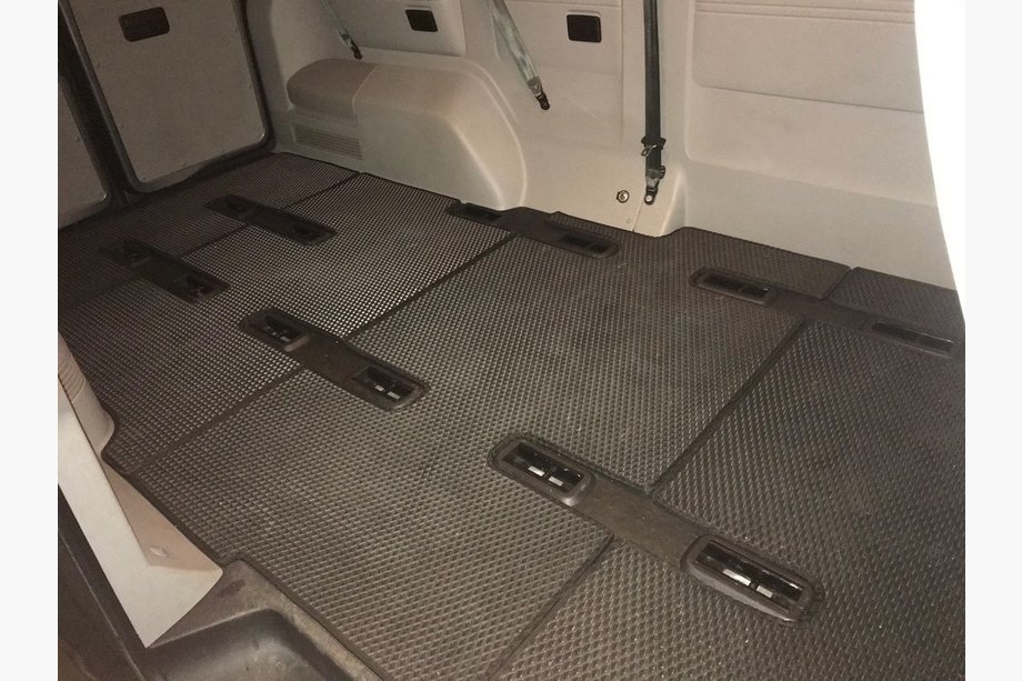 Volkswagen T5 2010-2015 EVA-Fußmatten V1 (langer Radstand, kompletter Innenraum, schwarz) Image