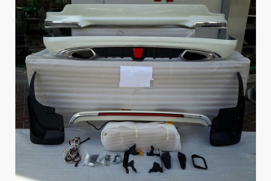 Toyota Land Cruiser 200 2007-2021 Bodykit 2012-2015 (LC15) Weiß Foto 2