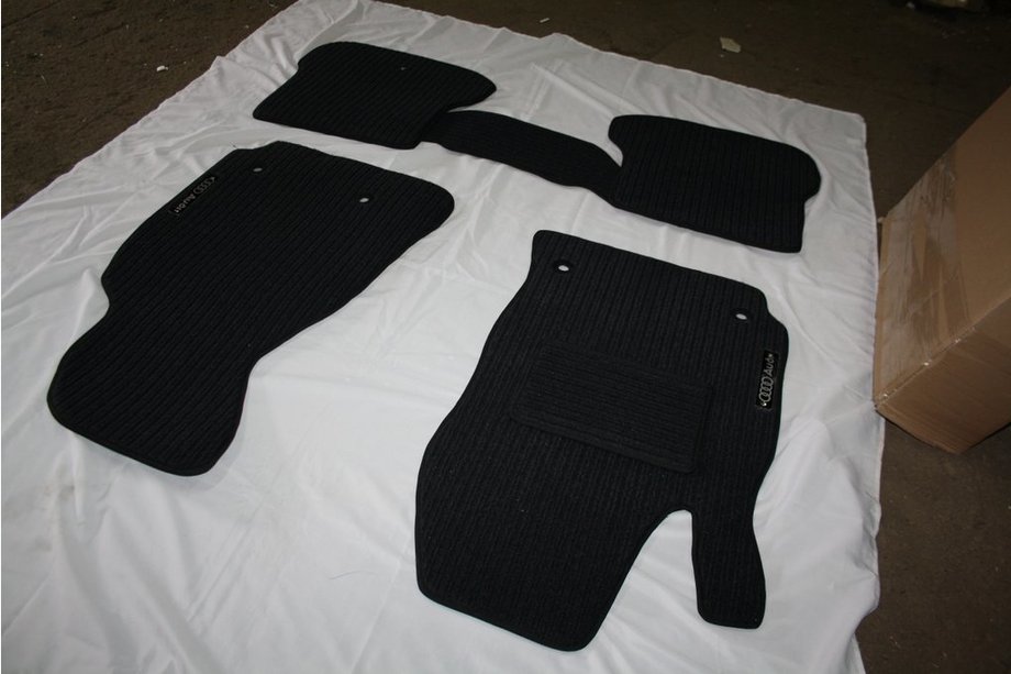 Audi A4 B6 2000-2004 Textil Kofferraummatte (Corona) Image