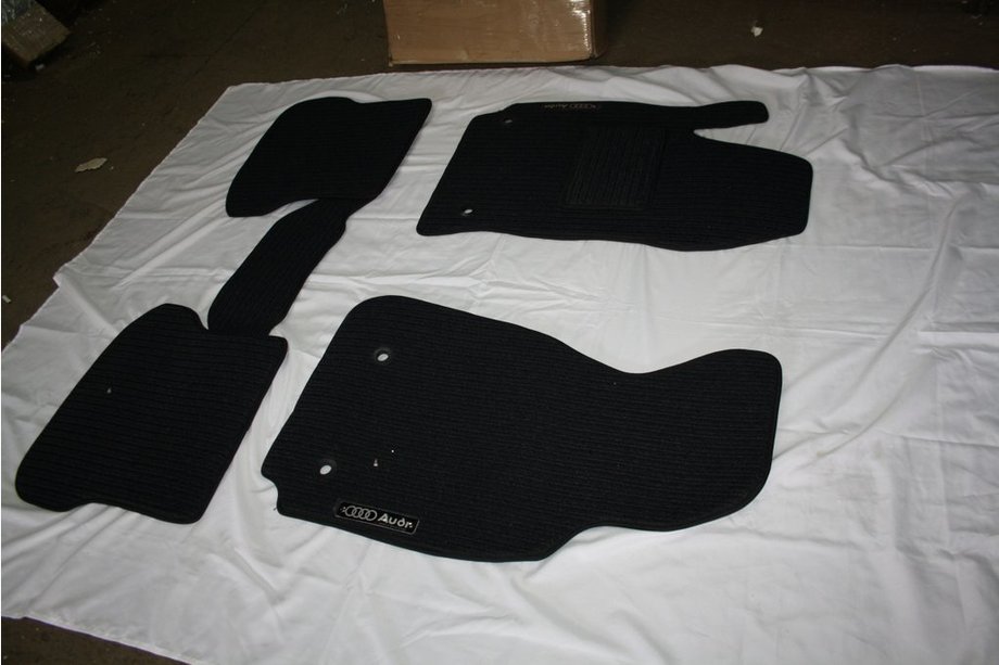 Audi A6 C4 1994–1997 Textil Fußmatten (Corona) Image