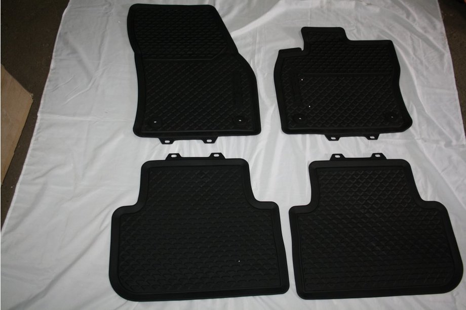 Volkswagen Tiguan 2016-2023 Gummimatten (4 Stk., Original) Image