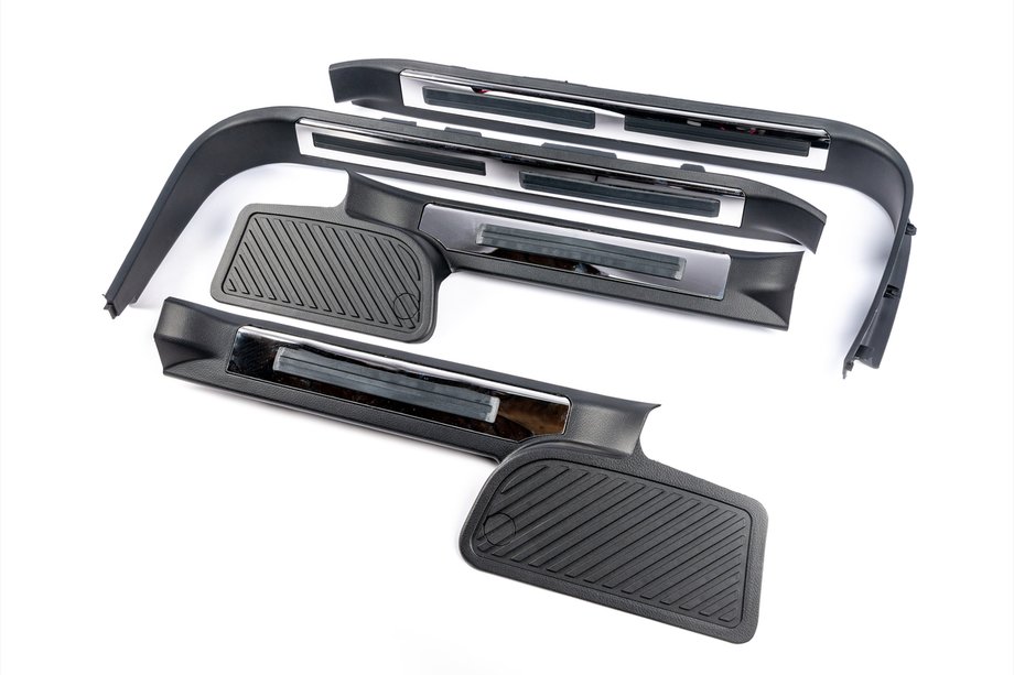 Toyota Land Cruiser 200 2007-2021 Kunststoff Einstiegsleisten mit Beleuchtung (schwarz) Image