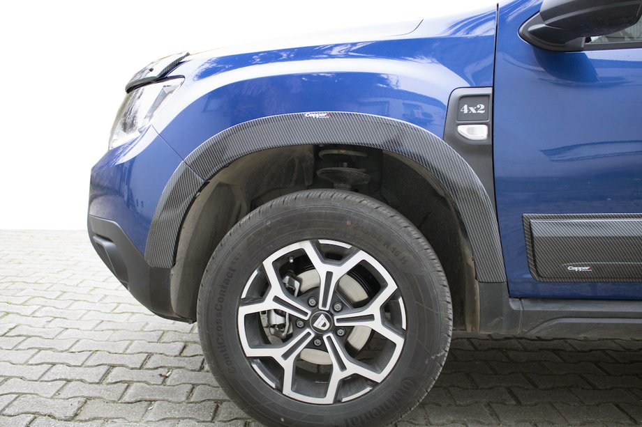 Dacia Duster 2018-2024 Breite Kotflügelverbreiterungen (8 Stk, ABS, in Carbon-Optik) Image