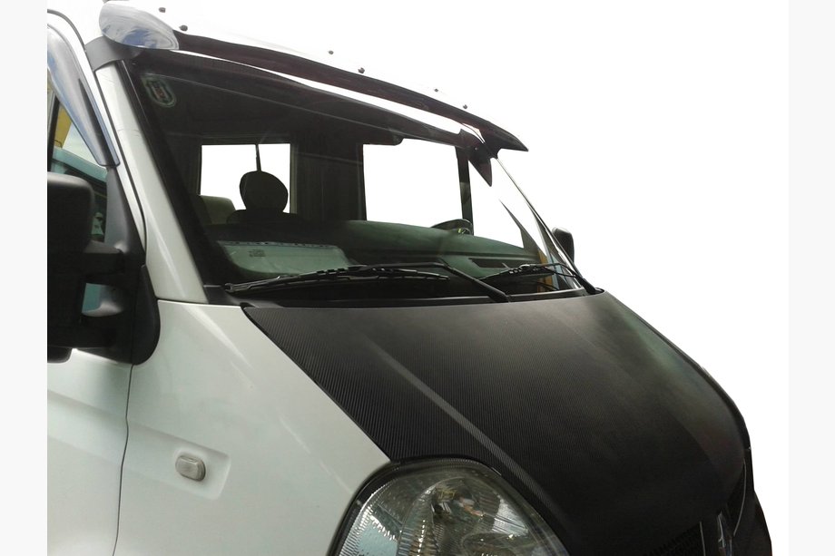 Nissan Interstar 2002-2010 Frontscheibenblende V1 (schwarz glanz, 5mm) Image
