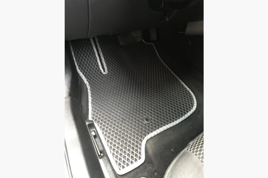 Mitsubishi Galant 2003-2012 EVA Fußmatten (schwarz) Image