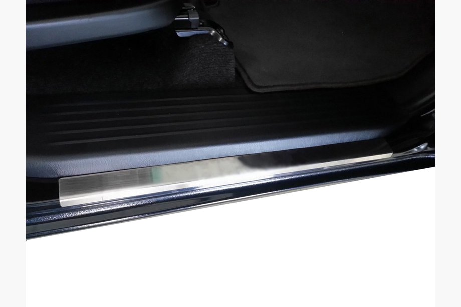 Toyota Hilux 2006-2015 Einstiegsleisten Carmos (4 Stk, Edelstahl) Image