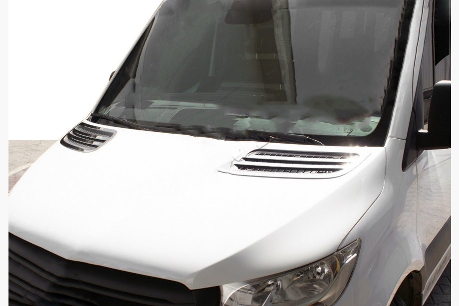 Mercedes Sprinter W907/W910 2018- Lufteinlass Abdeckungen Carmos (2 Stk., Edelstahl) Image
