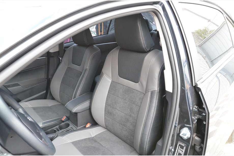 Toyota Corolla 2013-2019 Autositzbezüge Elite (Kunstleder mit Alcantara-Einsätzen) Image