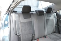 Toyota Corolla 2013-2019 Autositzbezüge Elite (Kunstleder mit Alcantara-Einsätzen) Foto 3