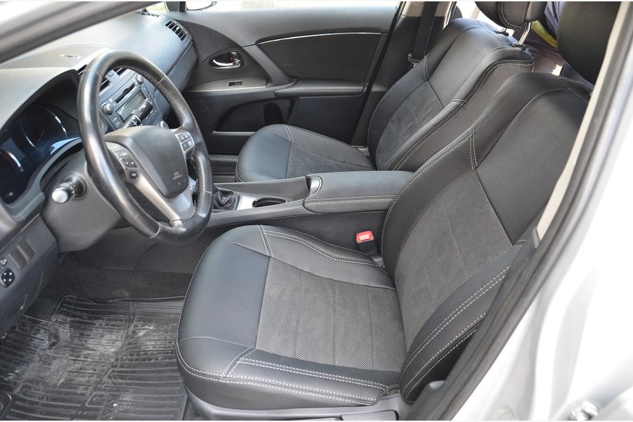 Toyota Avensis 2009-2018 Autositzbezüge (Kunstleder, Alcantara-Ersatz) Image