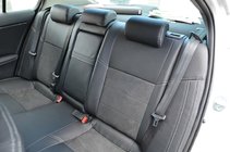 Toyota Avensis 2009-2018 Autositzbezüge (Kunstleder, Alcantara-Ersatz) Foto 4