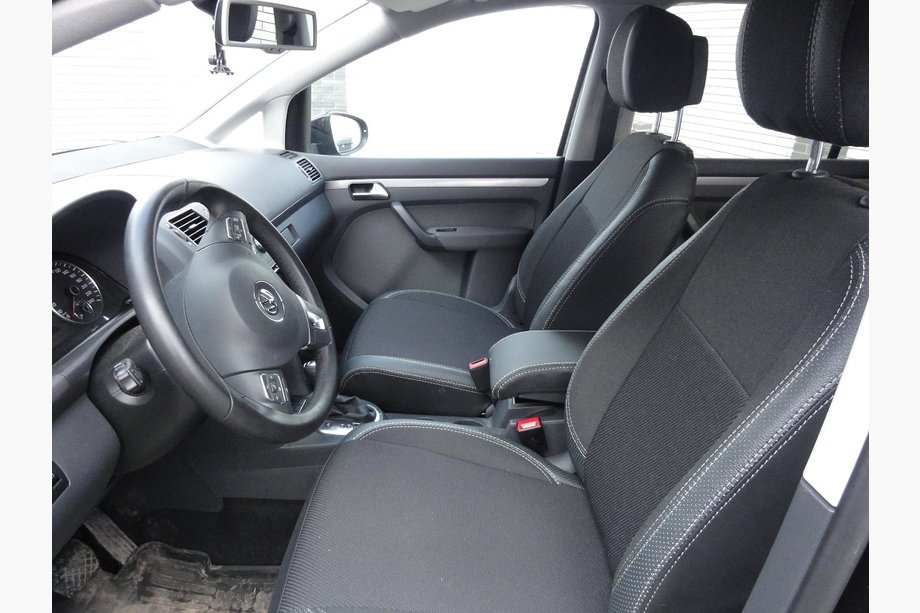 Volkswagen Touran 2010-2015 Autositzbezüge (Kunstleder↗Stoff, Premium) Image