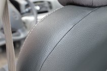 Hyundai Accent 2006-2010 Autositzbezüge aus Kunstleder Premium Foto 3