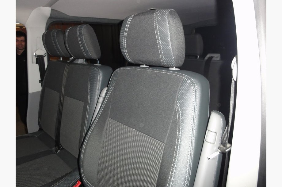 Volkswagen T5 Multivan 2003–2010 Autositzbezüge (Kunstleder↗Stoff, Premium) Vordersitze (2↗1) Image