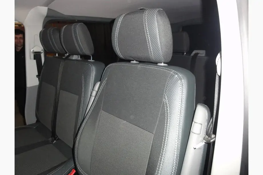 Volkswagen T5 Multivan 2003–2010 Autositzbezüge (Kunstleder↗Stoff, Premium) Image