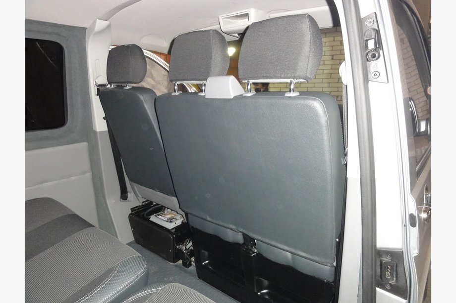 Volkswagen T5 Caravelle 2004-2010 Autositzbezüge (Kunstleder und Stoff, Premium) Foto 4