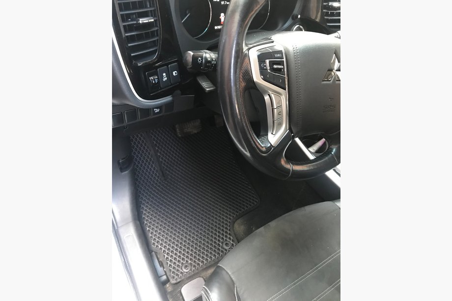Mitsubishi Outlander 2012-2021 EVA Fußmatten P-HEV (schwarz) Image