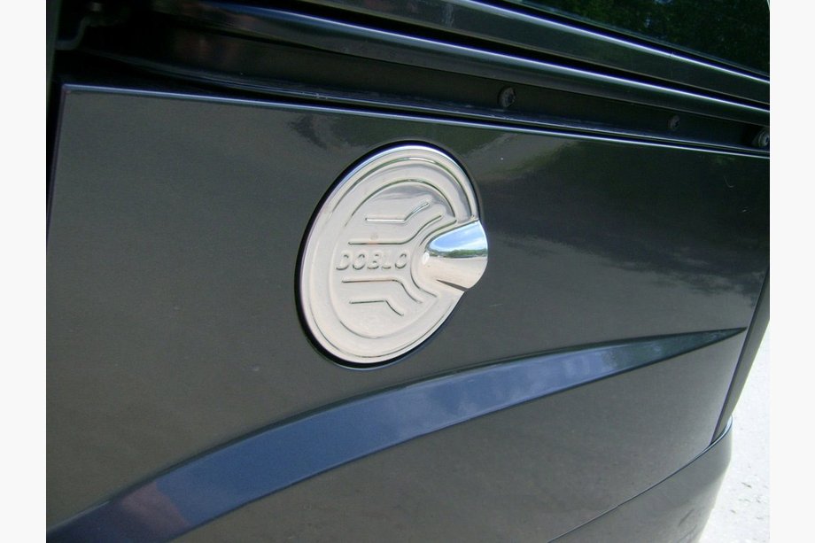 Fiat Doblo I 2001-2005 Chrom Tankdeckelblende (Edelstahl) Carmos - Türkischer Edelstahl Image