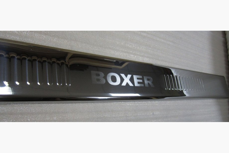 Peugeot Boxer 2006-2025 Chromleiste für hintere Stoßstange (Edelstahl) Image