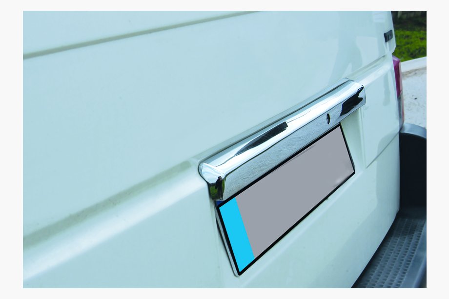 Volkswagen T4 Caravelle/Multivan 1990–2003 Zierleiste über dem Kennzeichen (Omsa, Edelstahl) Foto 1
