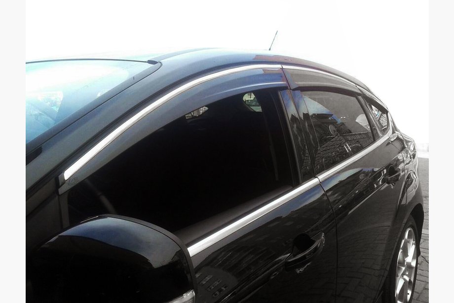 Ford Focus III 2011-2017 Chrom Windabweiser (6 Stk., Sunflex) Schrägheck Image