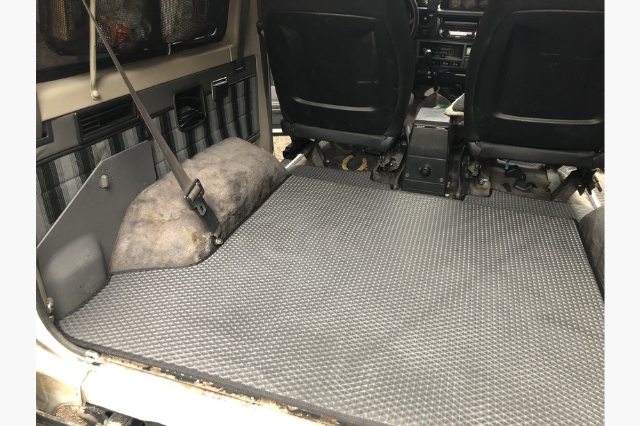 Toyota Land Cruiser 70 1984- Kofferraummatte ohne Rücksitze (EVA, Schwarz) Image