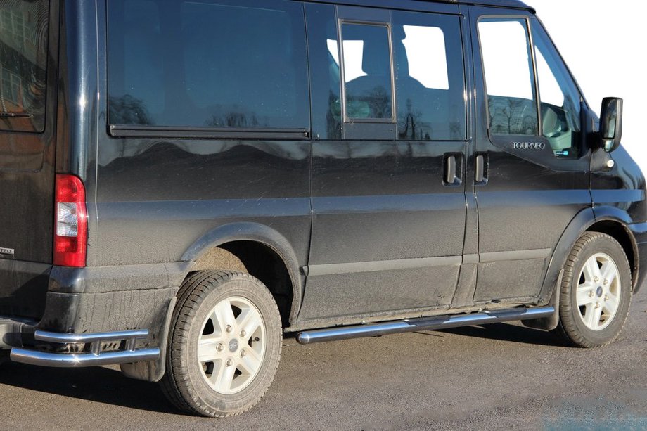 Ford Transit 2000–2014 Seitliche Rohre BB002 (2 Stk., Edelstahl) 70 mm, L1 (kurz) Image