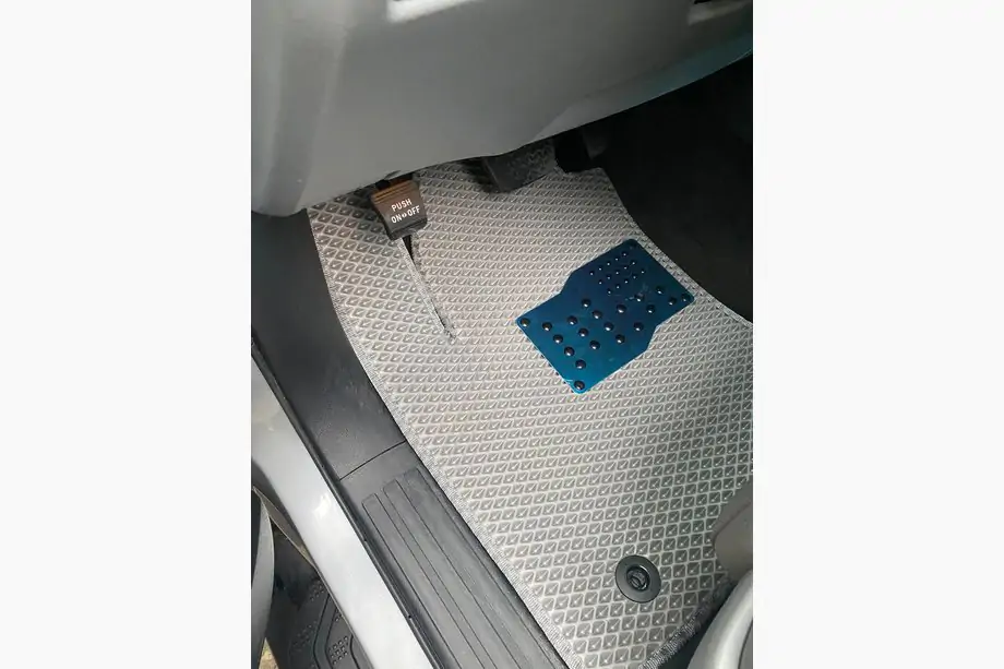 Toyota Sequoia 2007-2022 Polyurethan Fußmatten 3 Reihen (EVA, grau) Image
