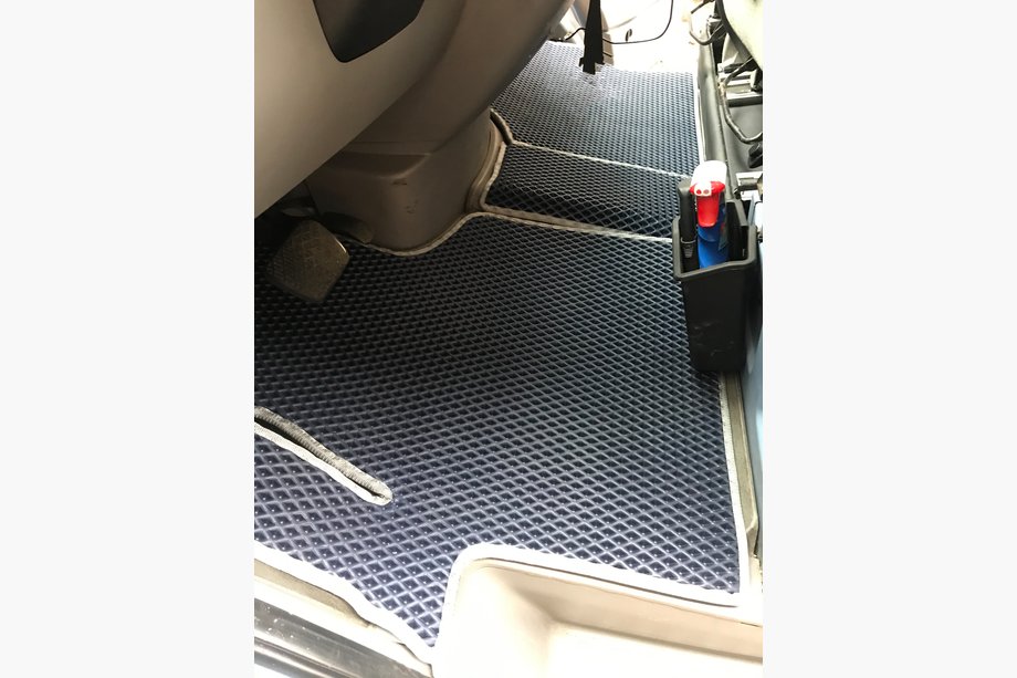 Mercedes Sprinter W906 2006–2018 EVA Fußmatten V1 (schwarz) Image