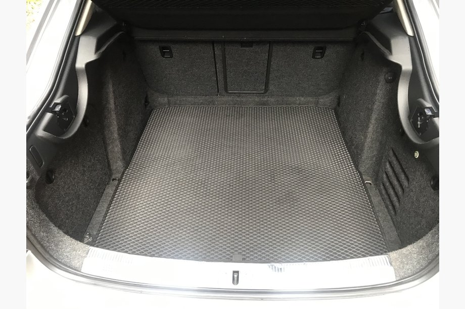 Skoda Superb 2009-2015 Kofferraummatte Liftback (EVA, Schwarz) Image