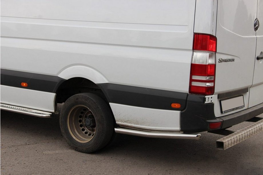 Mercedes Sprinter W907/W910 2018- Seitliche Rohre hinter dem Hinterrad (2 Stk., Edelstahl) Image