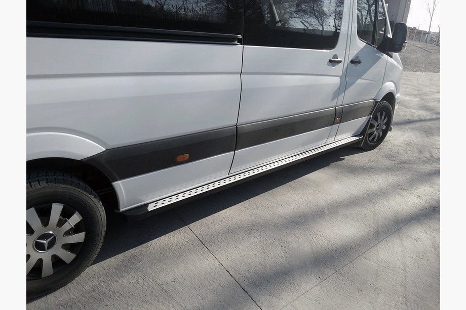 Mercedes Sprinter W907/W910 2018- Seitenschweller DOT-Line (2 Stk., Alu) Image