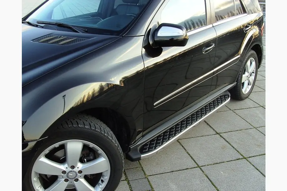 Mercedes ML W164 2005-2011 Seitenschweller BlackLine (2 Stk., Aluminium) Image
