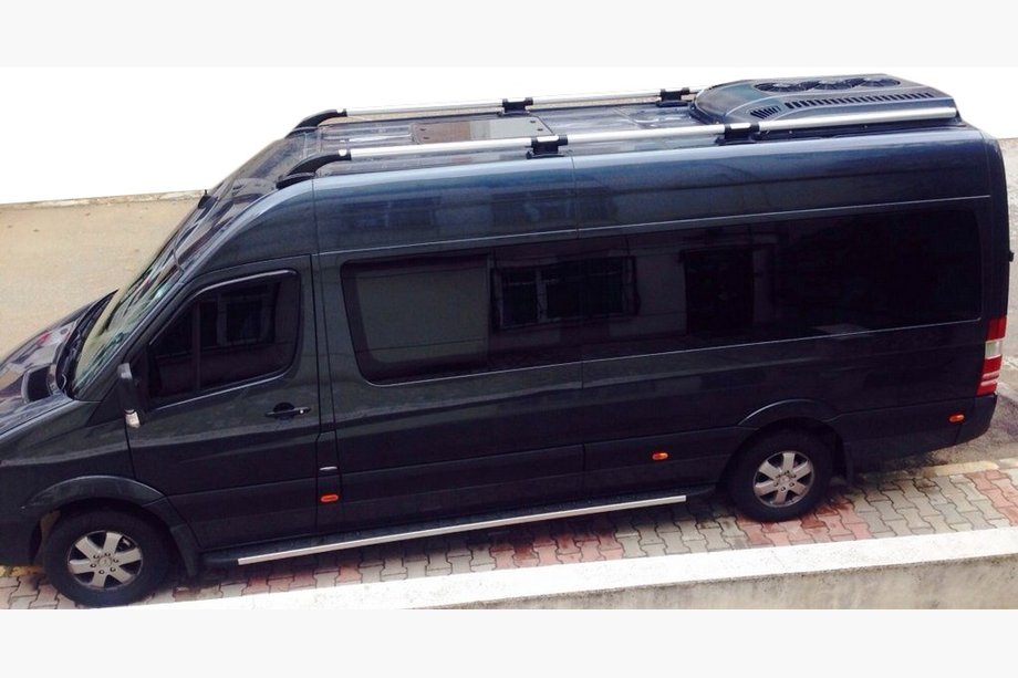 Mercedes Sprinter W906 2006–2018 Dachreling Shark (schwarze Fuesse) Image
