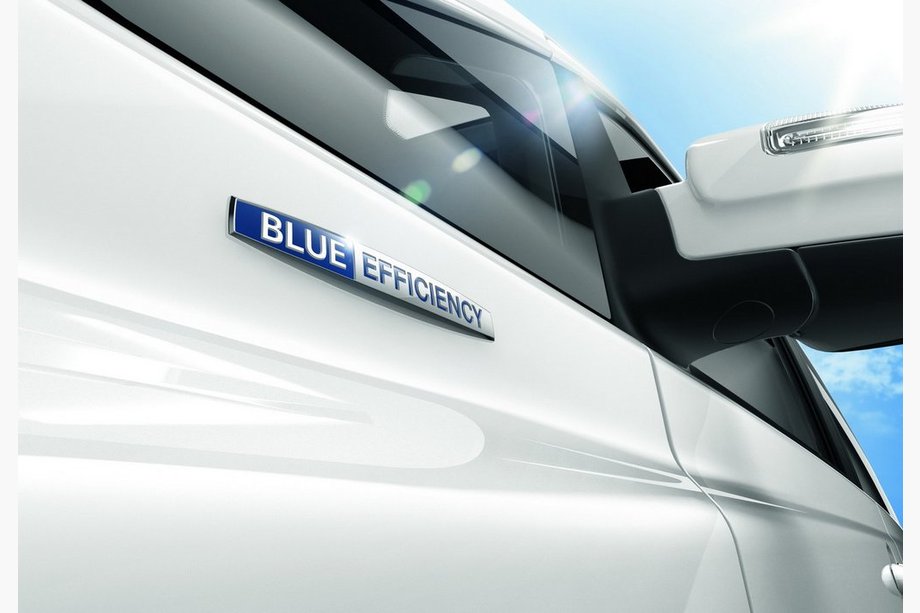 Mercedes GLA X156 2014-2019 Emblem Blue Efficiency Image