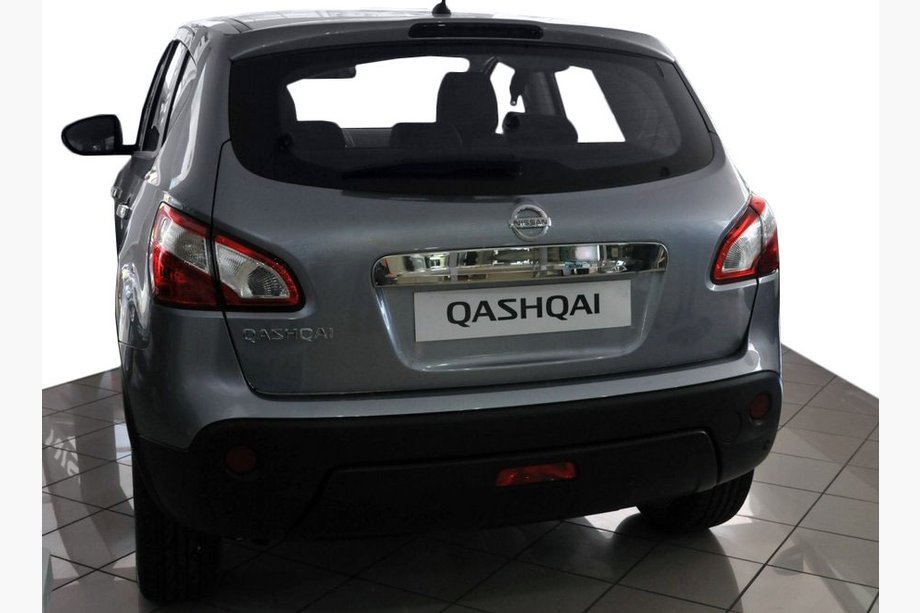 Nissan Qashqai 2010-2014 Chromleiste über dem Kennzeichen (Edelstahl) Ohne Taste, OmsaLine - Italienischer Edelstahl Image