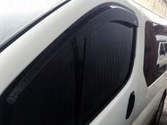 Opel Vivaro 2001–2015 Windabweiser (2 Stk, DDU) Foto 1
