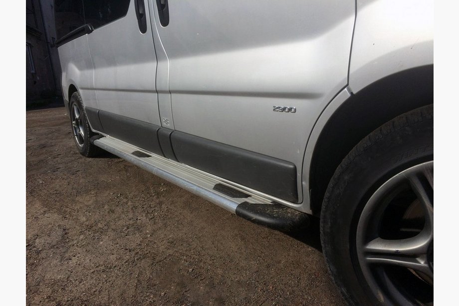 Renault Trafic 2001–2015 Trittbretter Bosphorus OLD Grau (2 Stk., Aluminium) Langer Radstand Image