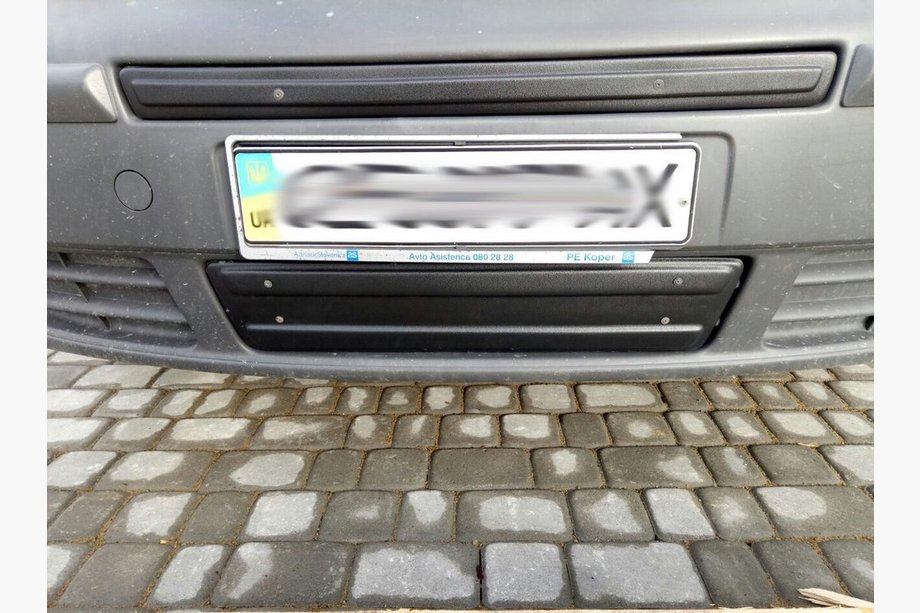 Opel Vivaro 2001–2015 Mittlere Winterabdeckung (über dem Kennzeichen) Glanzend, 2001-2007 Foto 2