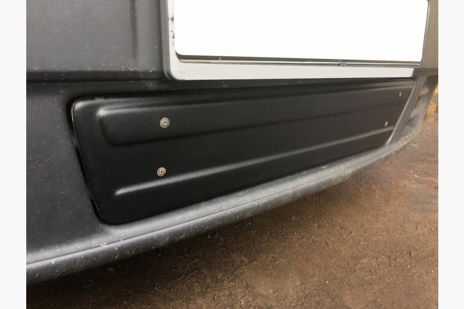 Opel Vivaro 2001–2015 Winter-Unterabdeckung (unter dem Kennzeichen) Matt, 2007-2014 Image