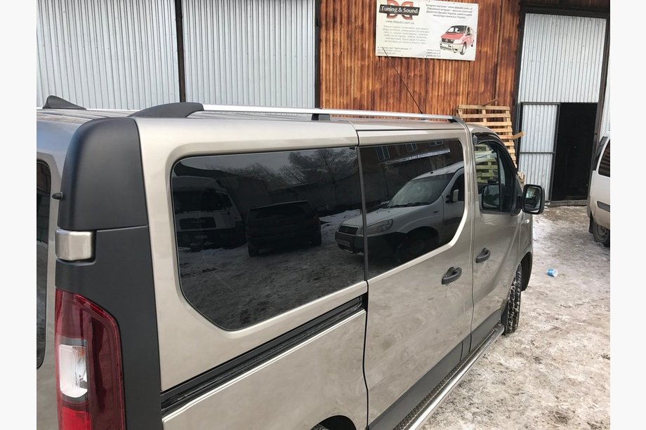 Nissan NV300/Primastar 2016- Dachreling Chrom Lange Basis, Metallfuesse Foto 3