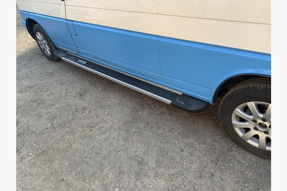 Volkswagen T4 Transporter 1990-2003 Seitenschweller RedLine Black (2 Stk., Aluminium) Image