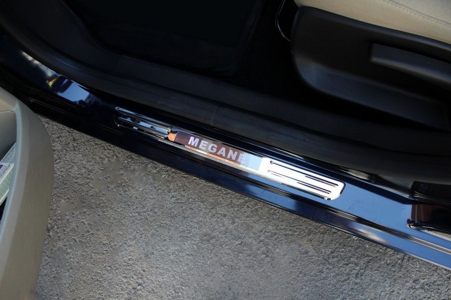 Renault Megane III 2009-2016 Kabellose Einstiegsleisten mit Beleuchtung (2 Stk, Edelstahl) Image