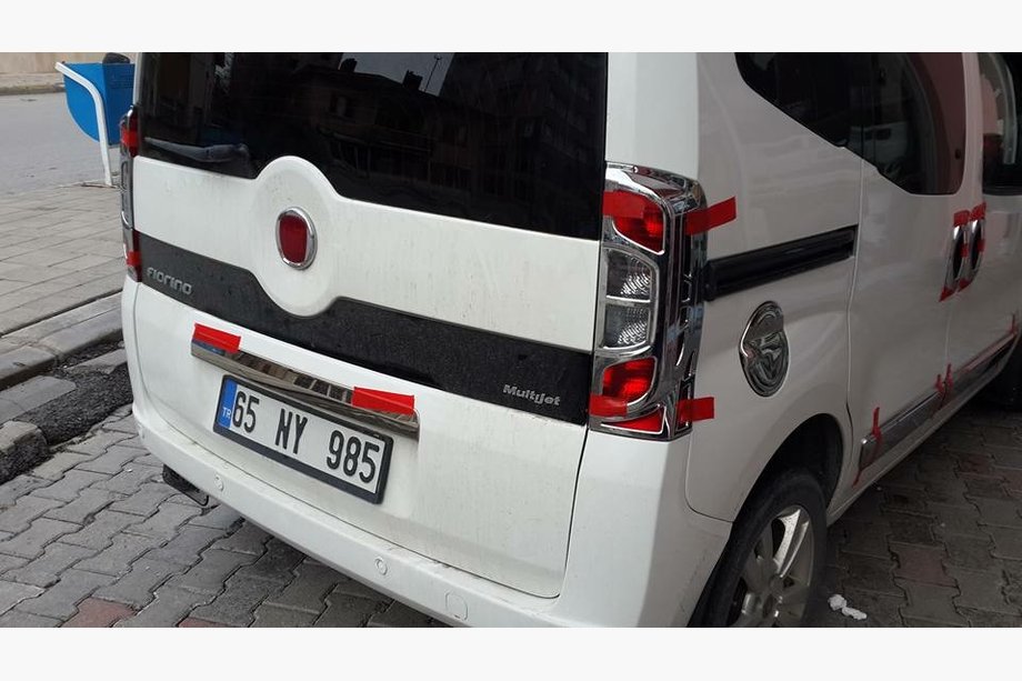 Fiat Fiorino/Qubo 2008-2024 Chrom Rückleuchten Abdeckung mit Biegung (2 Stk, Kunststoff) Foto 4