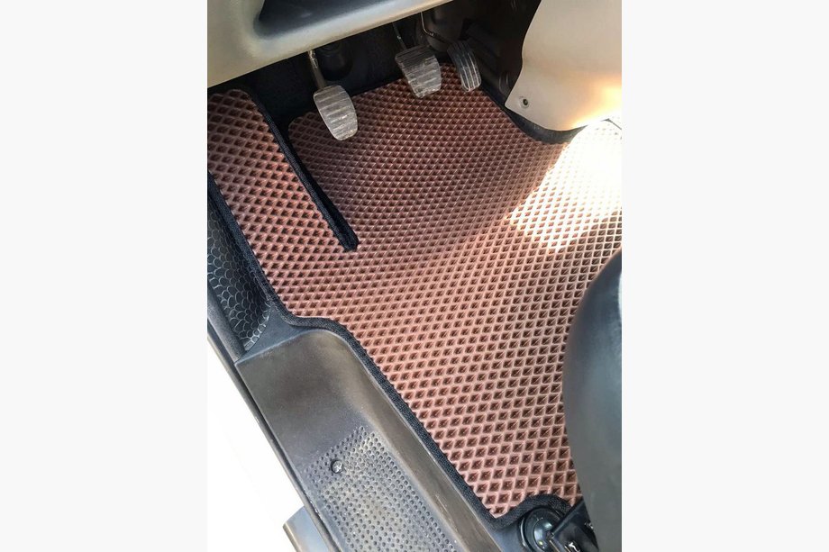 Renault Trafic 2001–2015 EVA Fußmatten (ziegelrot) 1+2 Image