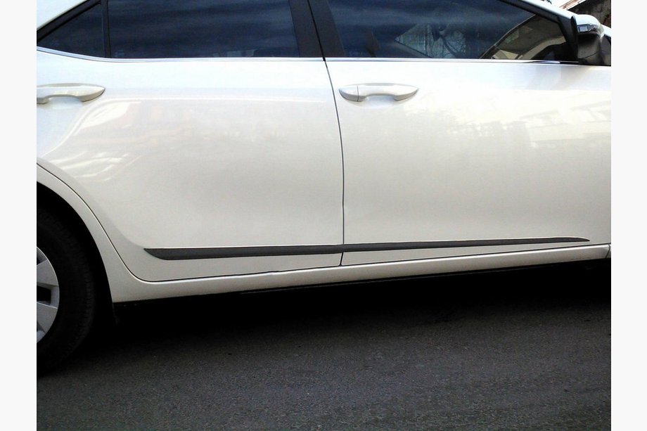 Toyota Corolla 2013-2019 Türleisten Edelstahl Image