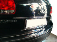 Volkswagen Touareg 2002–2010 Chromleiste über dem Kennzeichen (Edelstahl) Foto 1