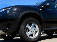 Renault Duster 2008–2017 Kotflügelverbreiterungen (4 Stk., Schwarz Metall) Schwarz Matt Foto 1