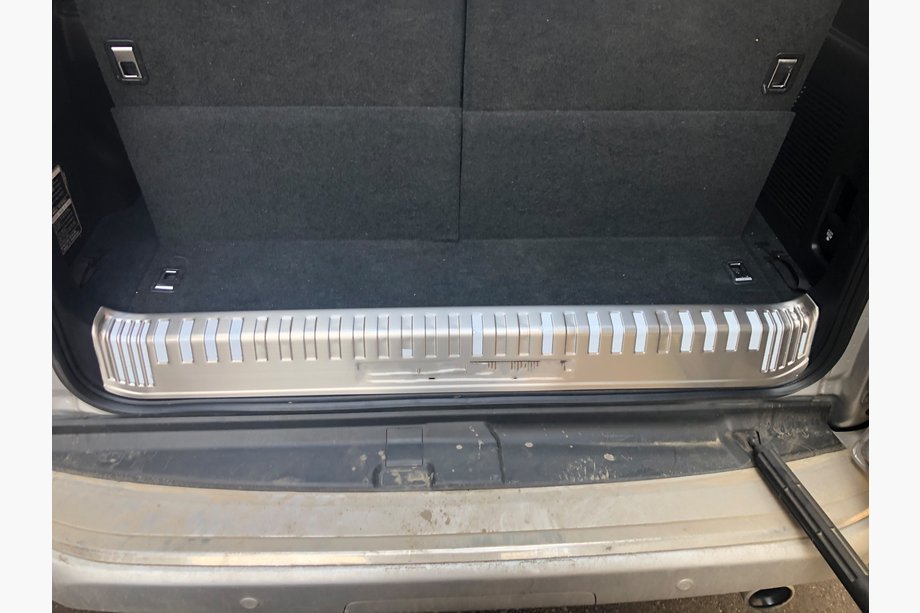 Toyota Land Cruiser Prado 150 2009-2023 Abdeckung fuer hintere innere Einstiegsleiste (fuer 7-Sitzer) Foto 1