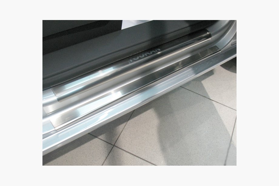 Volkswagen Touran 2010-2015 Einstiegsleisten Abdeckungen NataNika (4 Stk, Edelstahl) Premium - 3M Klebeband, 0.8mm Image